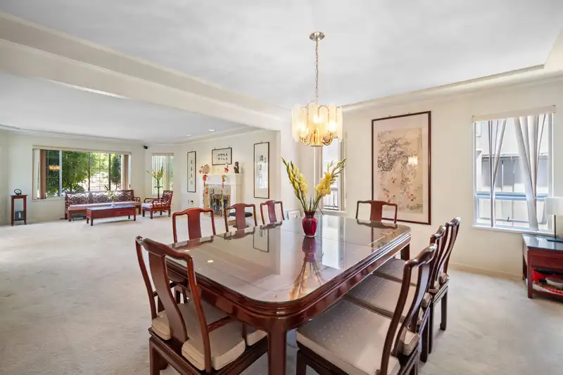 2718 OLIVER CRESCENT - photo 4 of 35