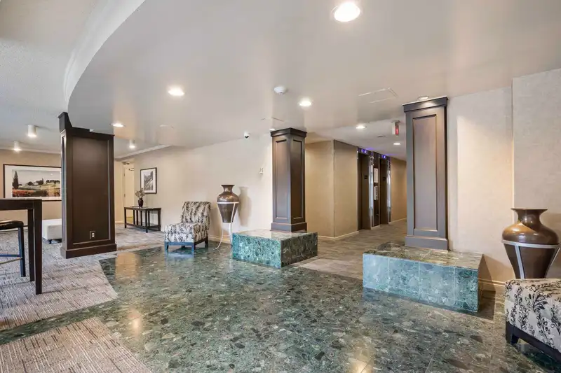 903 69 JAMIESON COURT - photo 3 of 33