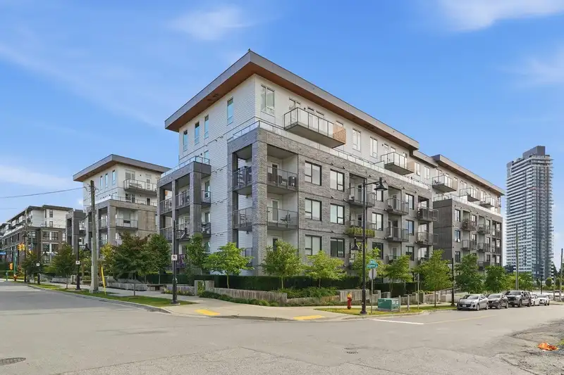 304 648 LEA AVENUE - photo 1 of 24