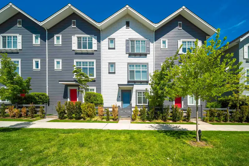 35 15489 99A AVENUE - photo 1 of 33