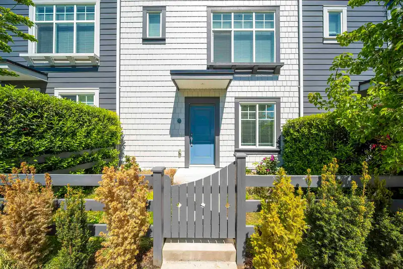 35 15489 99A AVENUE - photo 3 of 33