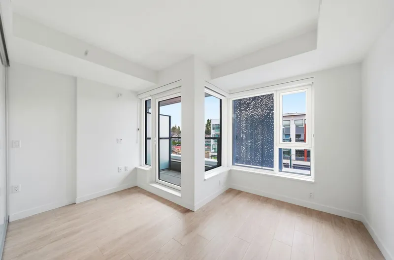 311 2803 W 4TH AVENUE - photo 2 of 25