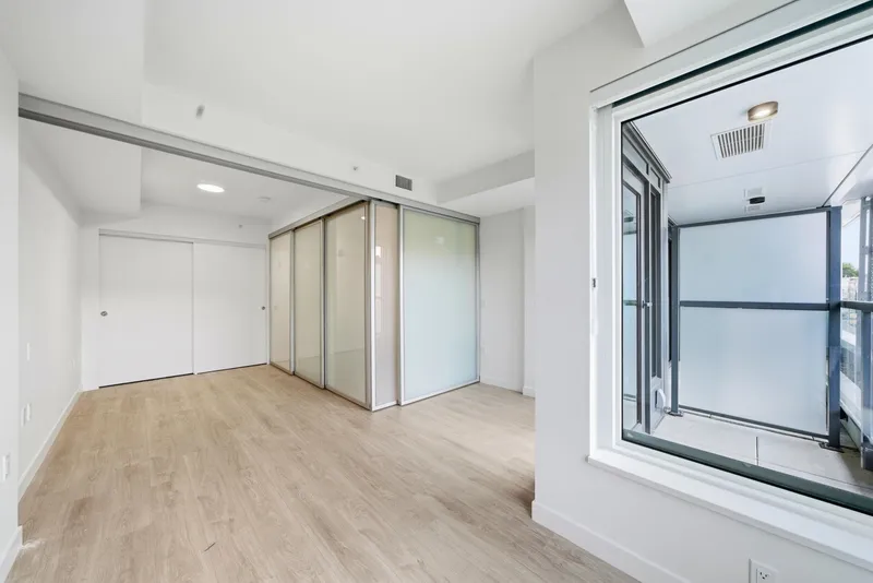 311 2803 W 4TH AVENUE - photo 3 of 25