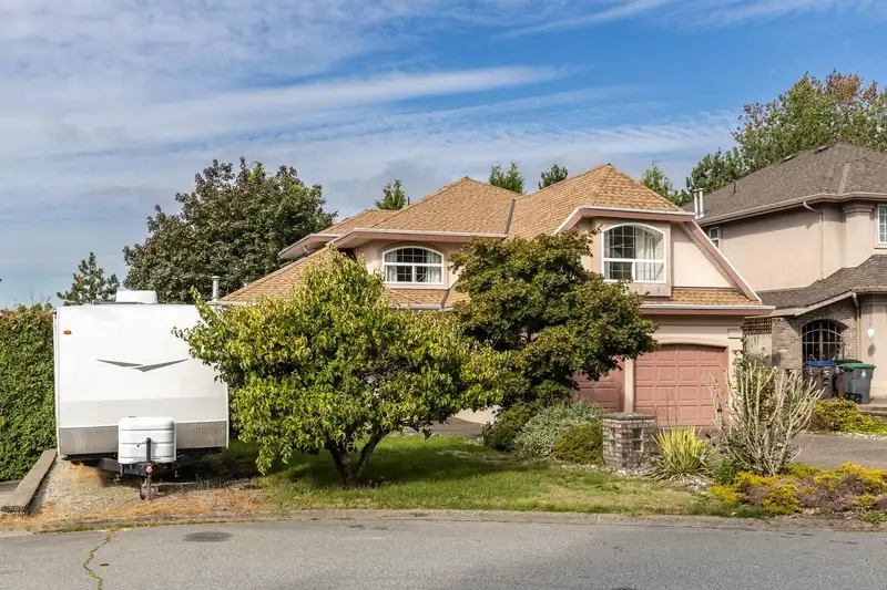 7865 154 STREET - photo 2 of 40