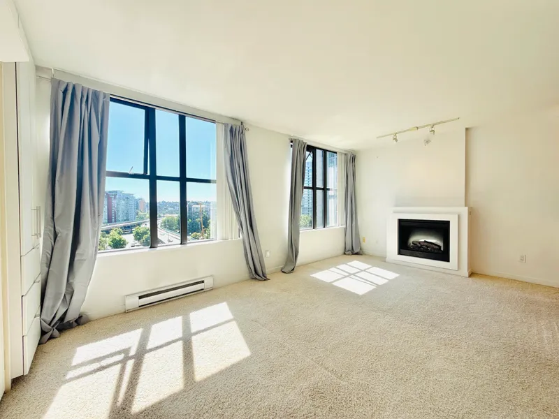 904 989 BEATTY STREET - photo 1 of 17