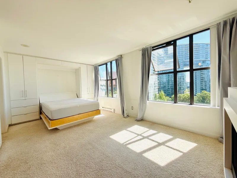 904 989 BEATTY STREET - photo 3 of 17