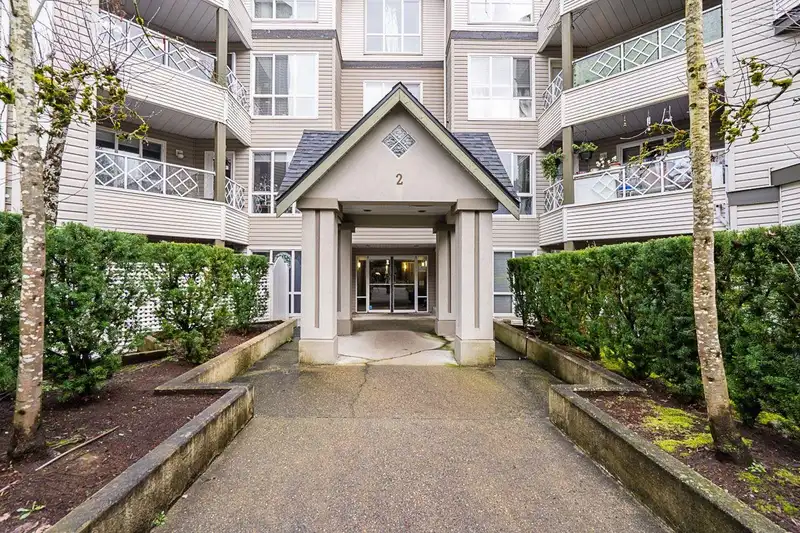 203 9979 140 STREET - photo 1 of 28