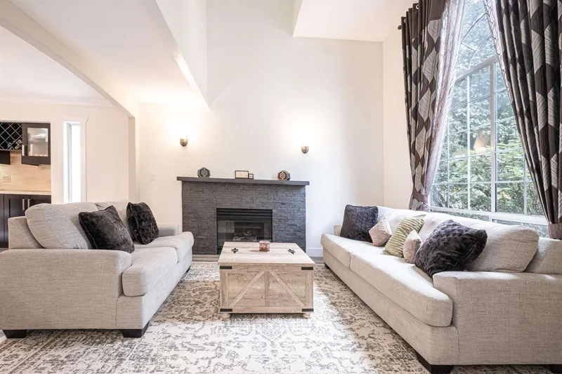 13698 58 AVENUE - photo 1 of 25