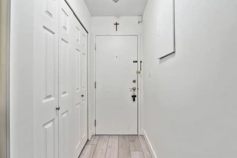 311 5906 176A STREET - photo 3 of 20