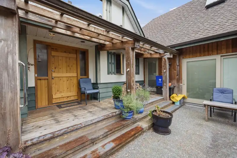 13965 HARRIS ROAD - photo 2 of 40