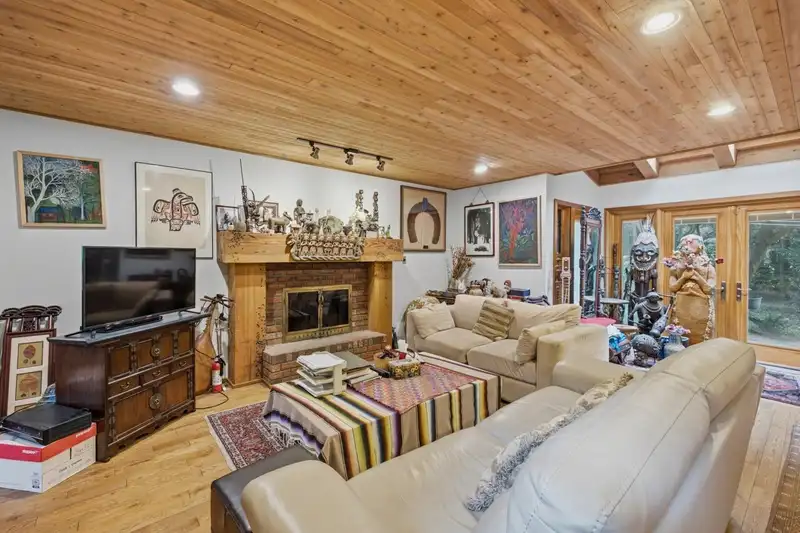 13965 HARRIS ROAD - photo 4 of 40