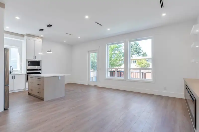 11733 85A AVENUE - photo 3 of 40