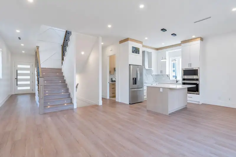 11733 85A AVENUE - photo 4 of 40