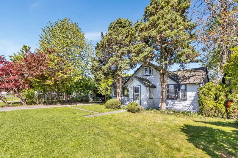 46133 THIRD AVENUE - photo 3 of 19