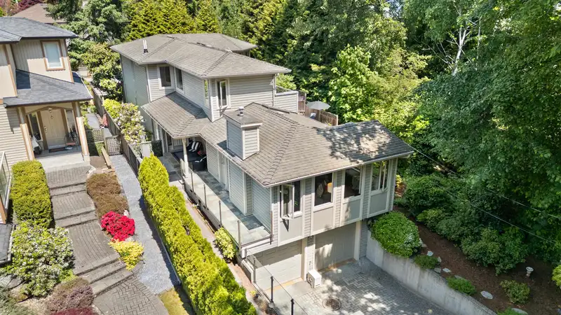 1907 ESQUIMALT AVENUE - photo 1 of 39