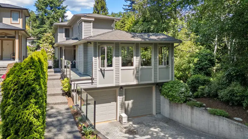 1907 ESQUIMALT AVENUE - photo 2 of 39