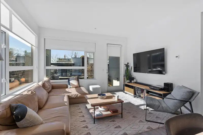204 715 W 15TH STREET - photo 4 of 25
