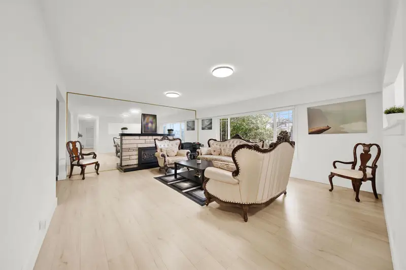 11488 140 STREET - photo 3 of 25