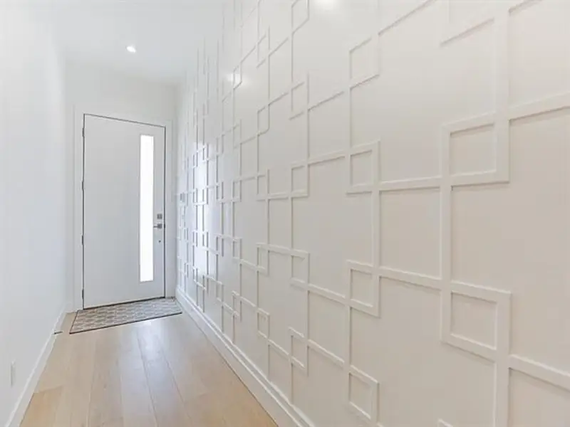 11667 N 74 AVENUE - photo 2 of 20