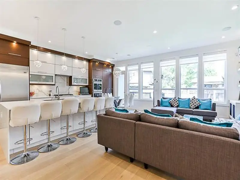 11667 N 74 AVENUE - photo 3 of 20