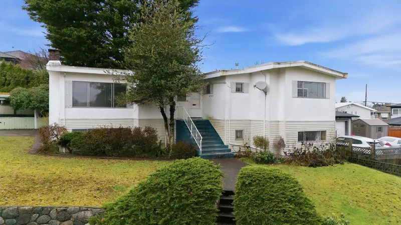 4745 GILPIN COURT - photo 1 of 25