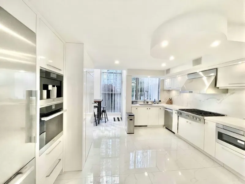 1235 ALBERNI STREET - photo 2 of 24