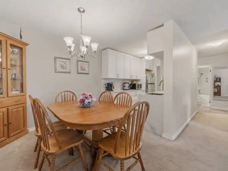 206 721 HAMILTON STREET - photo 4 of 21