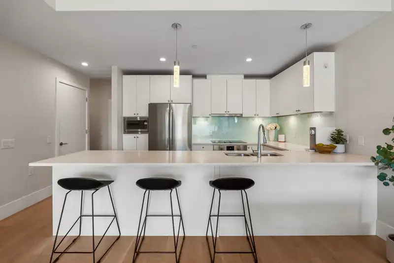 206 1591 BOWSER AVENUE - photo 3 of 31