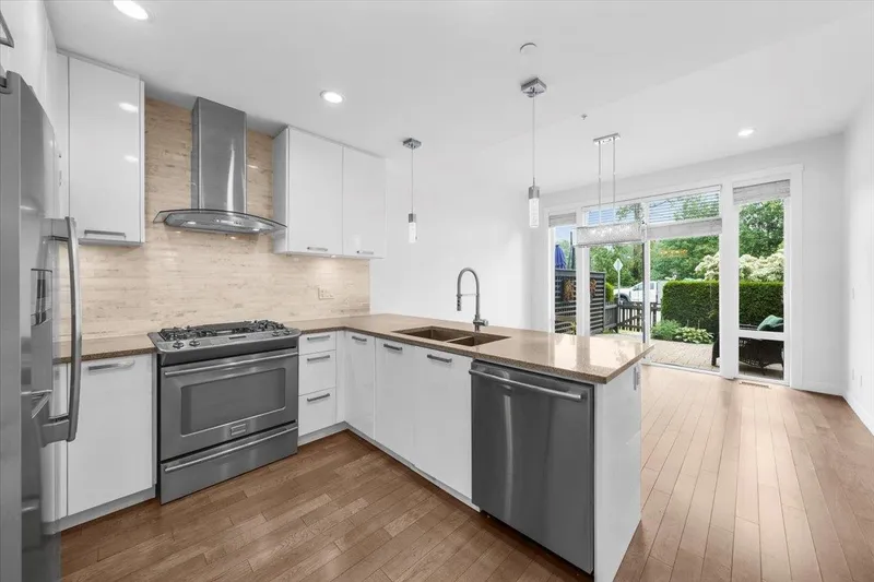 9 100 WOOD STREET - photo 3 of 25