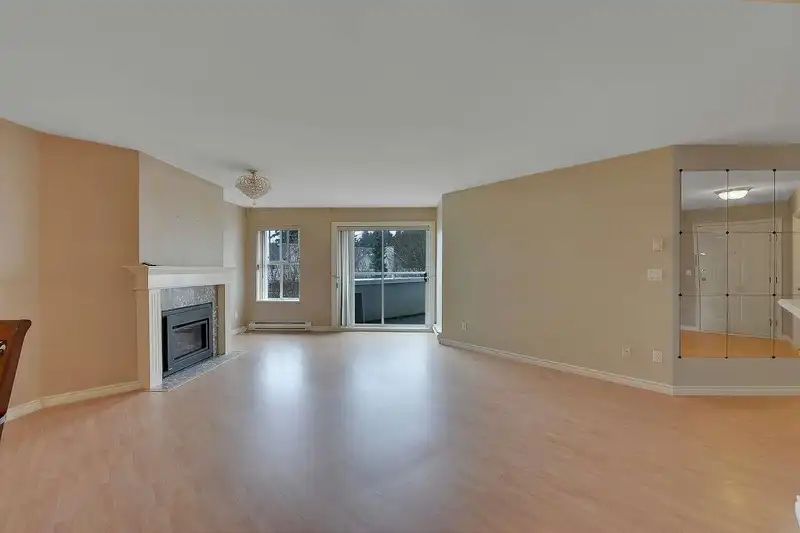311 12633 72 AVENUE - photo 3 of 34