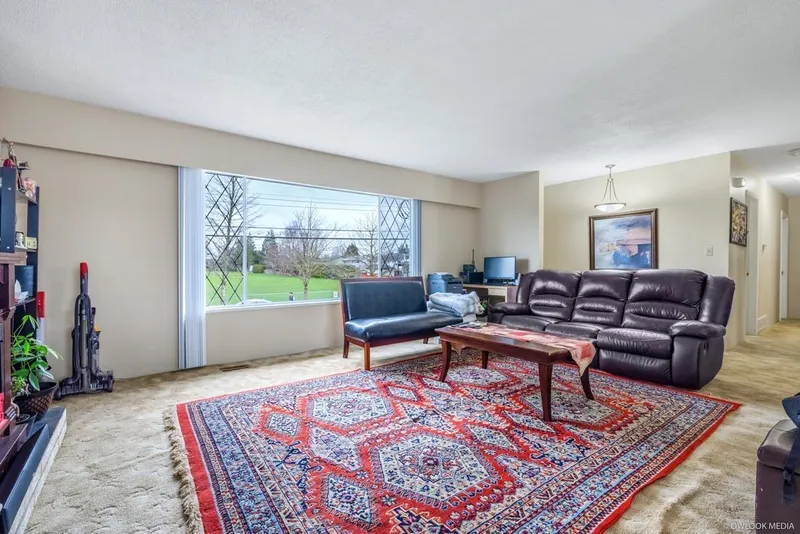 4933 44 AVENUE - photo 3 of 20