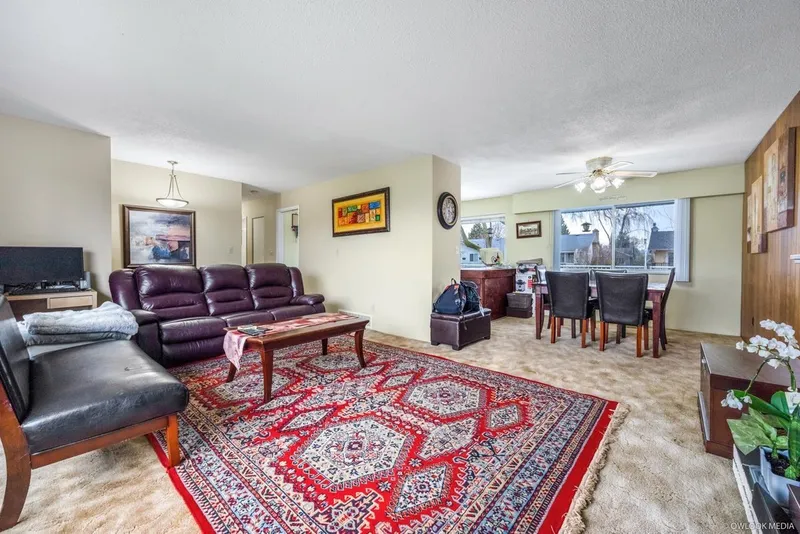 4933 44 AVENUE - photo 4 of 20