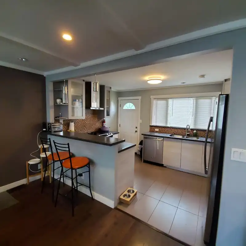 532 E 5TH STREET - photo 4 of 9