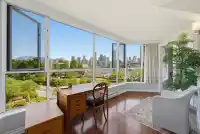 304 1490 PENNYFARTHING DRIVE - thumbnail 1
