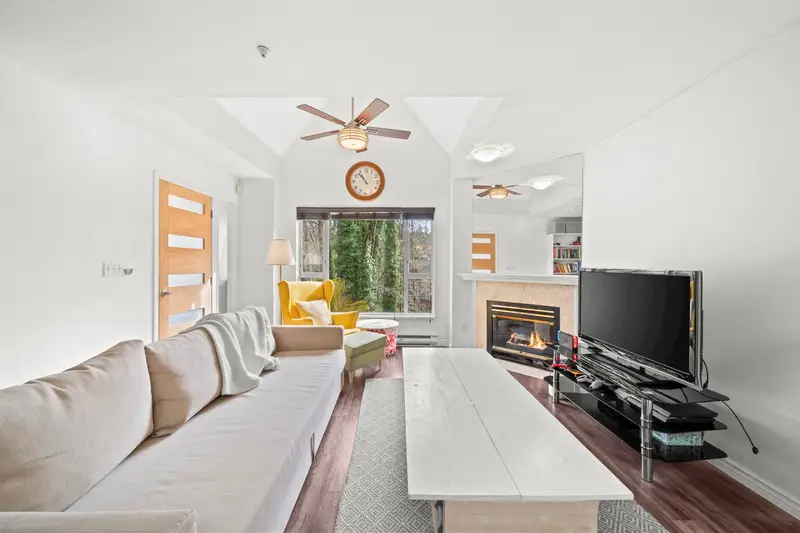 304 1550 FELL AVENUE - photo 2 of 25