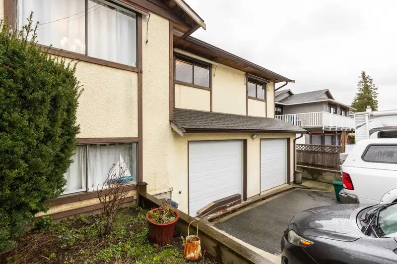 11645 88A AVENUE - photo 3 of 36