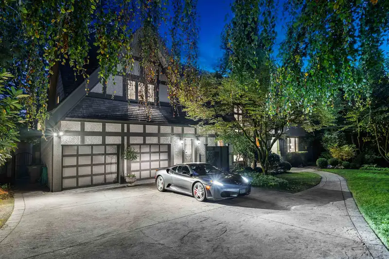 2716 W 49TH AVENUE - photo 3 of 33