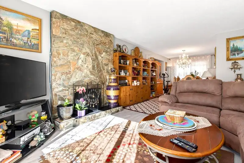 10842 144A STREET - photo 3 of 34