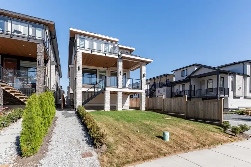 215 MABEL STREET - photo 1 of 40