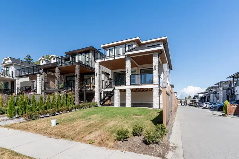215 MABEL STREET - photo 3 of 40