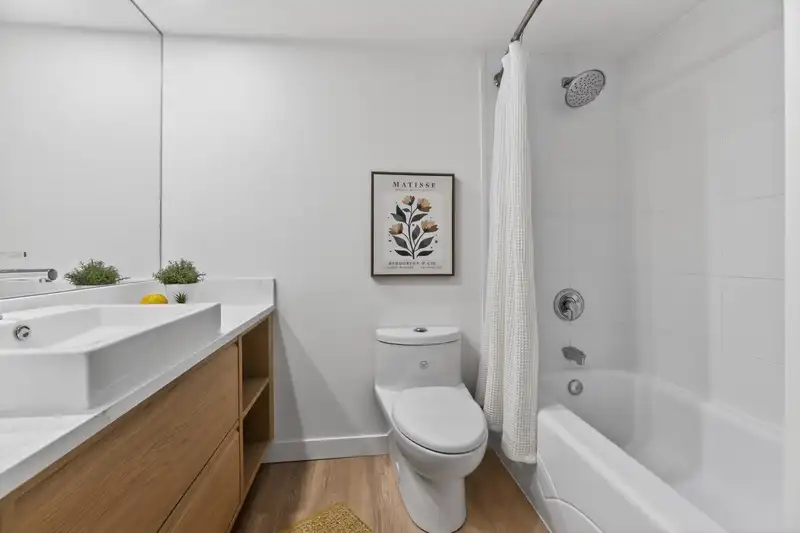 307 1460 MARTIN STREET - photo 4 of 26