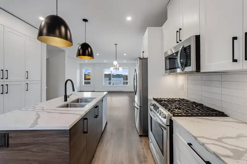 18 27640 LANTERN AVENUE - photo 3 of 31