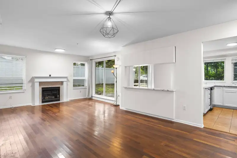 109 9650 148 STREET - photo 3 of 36