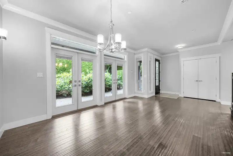 3 651 W 14TH STREET - photo 4 of 40