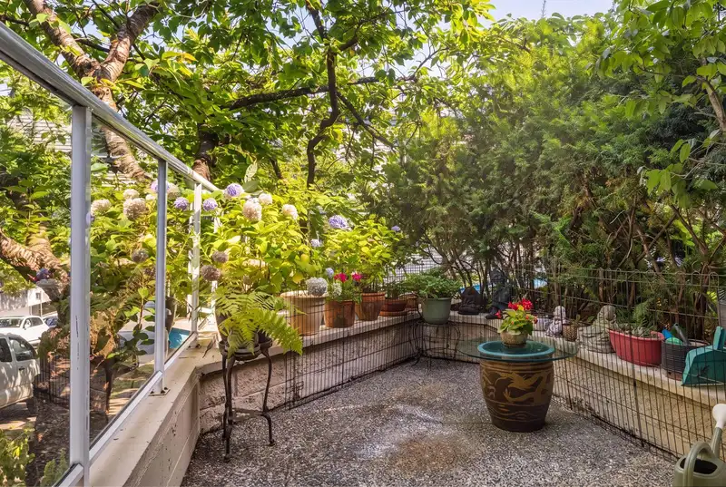 111 889 W 7TH AVENUE - photo 3 of 30
