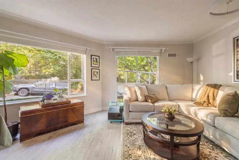111 889 W 7TH AVENUE - photo 4 of 30