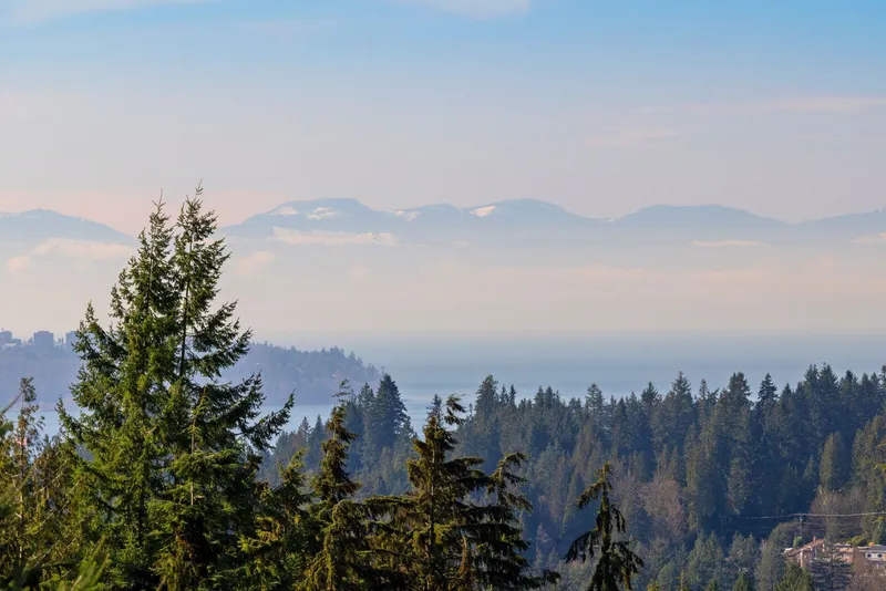 5508 MOLINA ROAD - photo 3 of 25