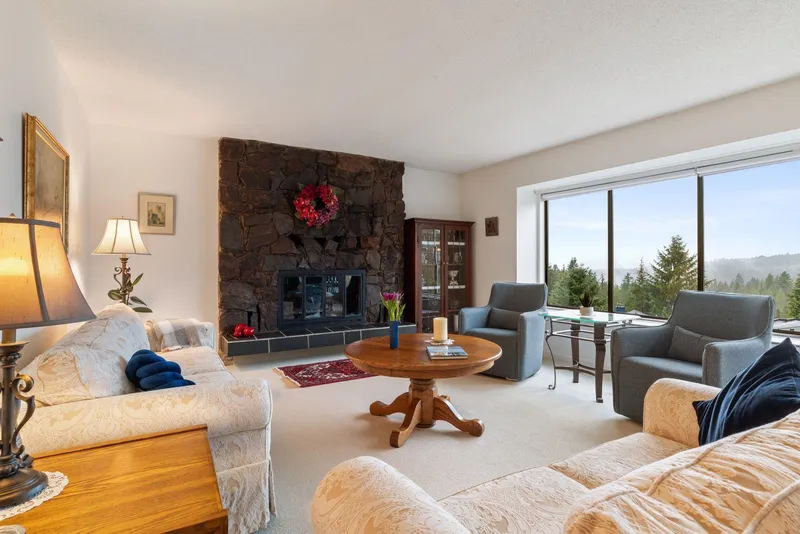 5508 MOLINA ROAD - photo 4 of 25