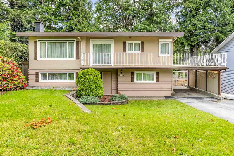 902 GLENAYRE DRIVE - photo 1 of 40