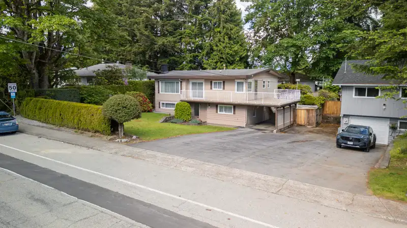 902 GLENAYRE DRIVE - photo 2 of 40